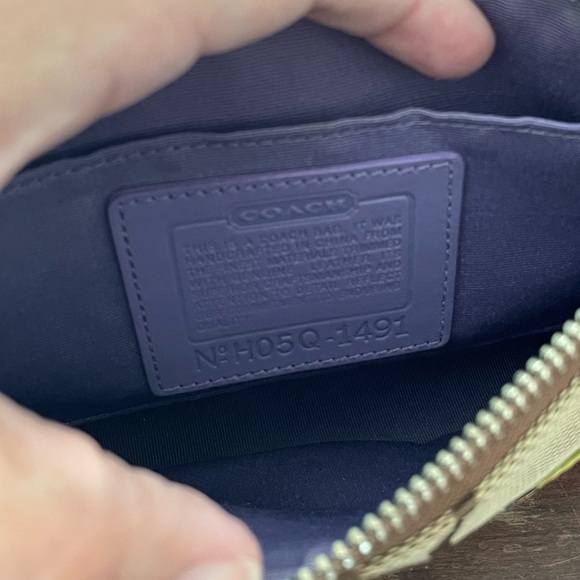 Vintage Mini Rare Coach with Fish - Picture 5 of 6